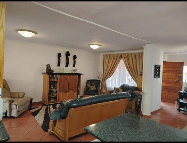 4 BEDROOM PROPERTY TO RENT IN ROOIHUISKRAAL NORTH